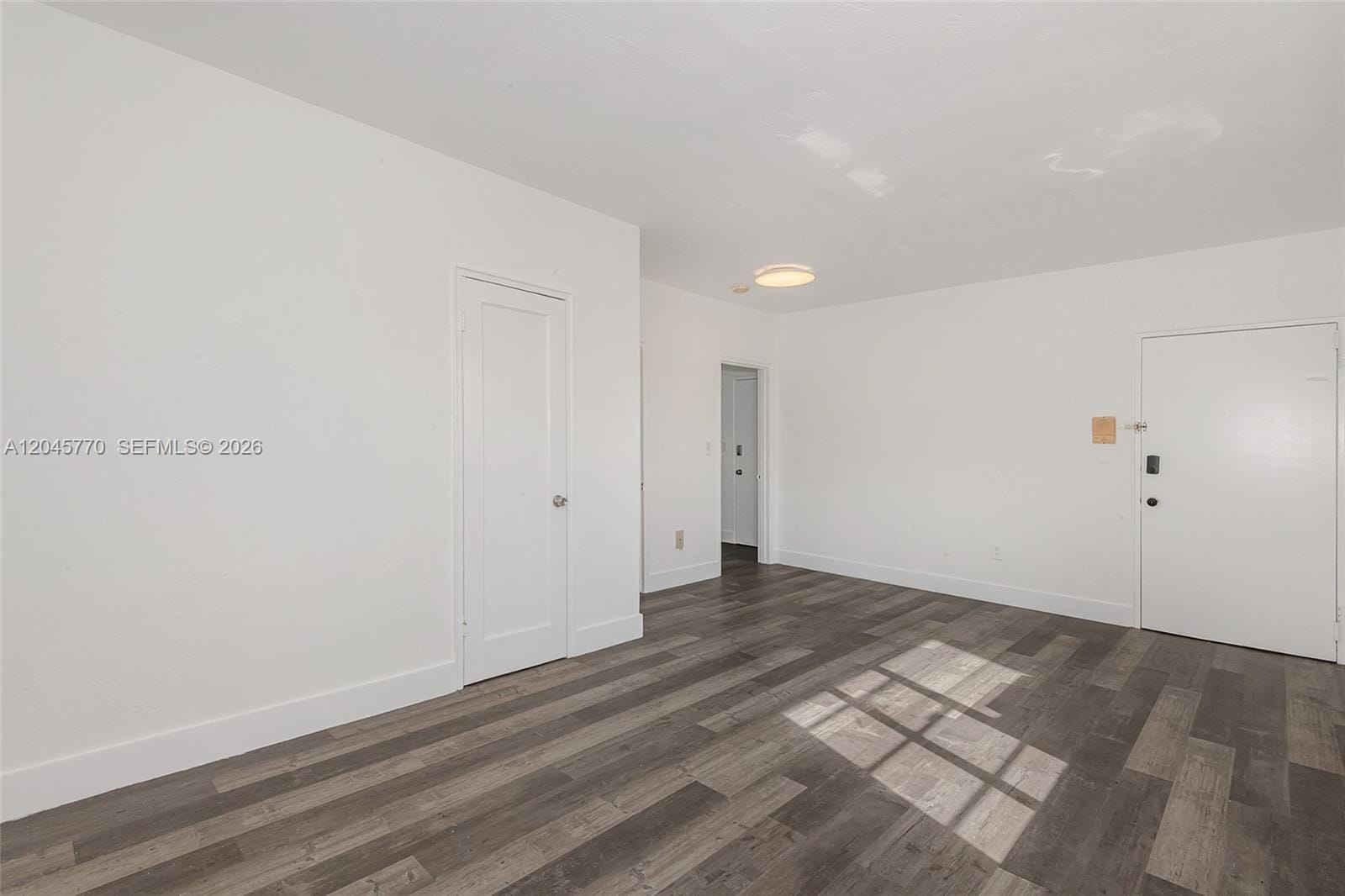 8340 Crespi Boulevard 20 — photo 2