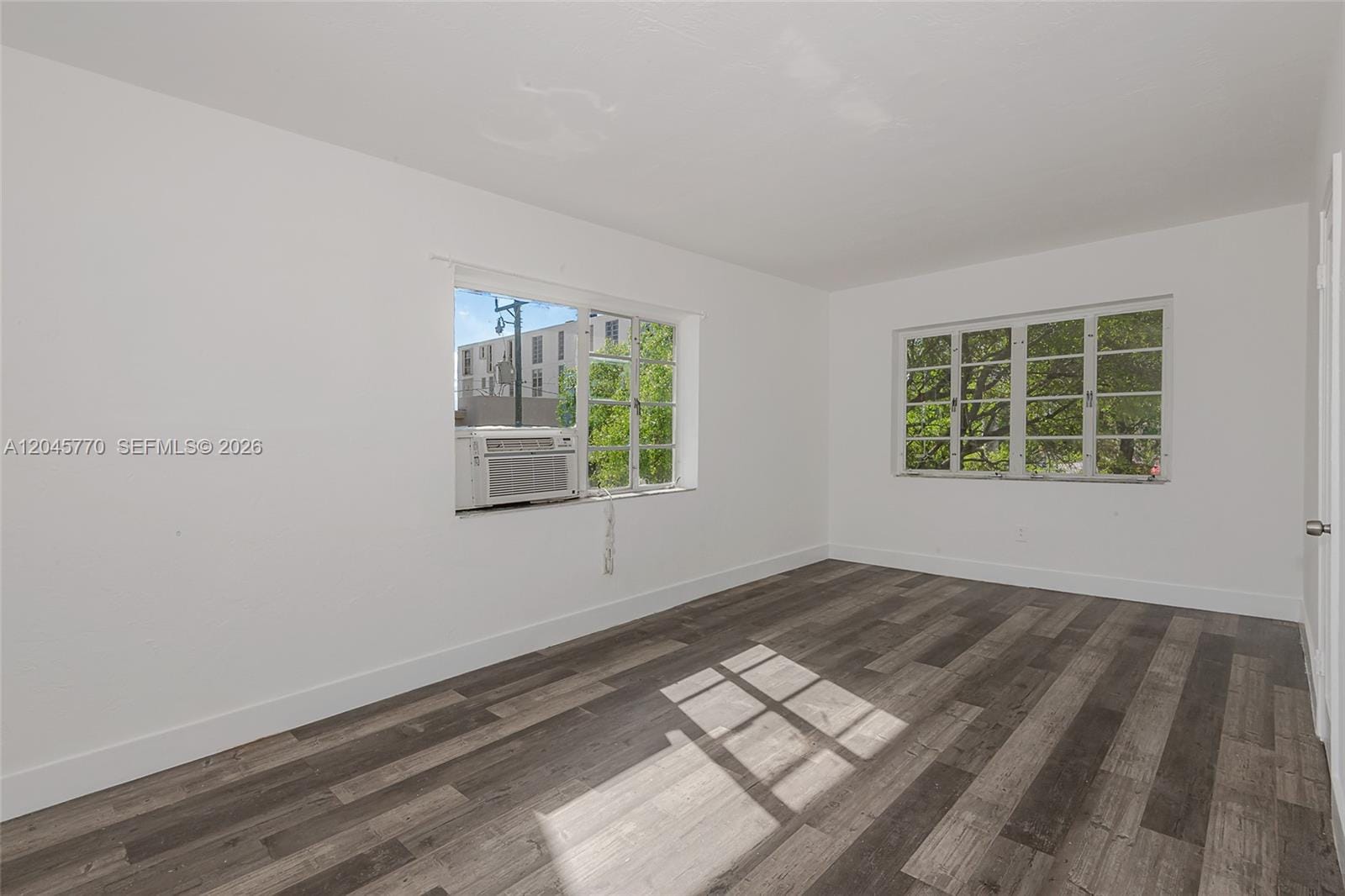 8340 Crespi Boulevard 20 — photo 3