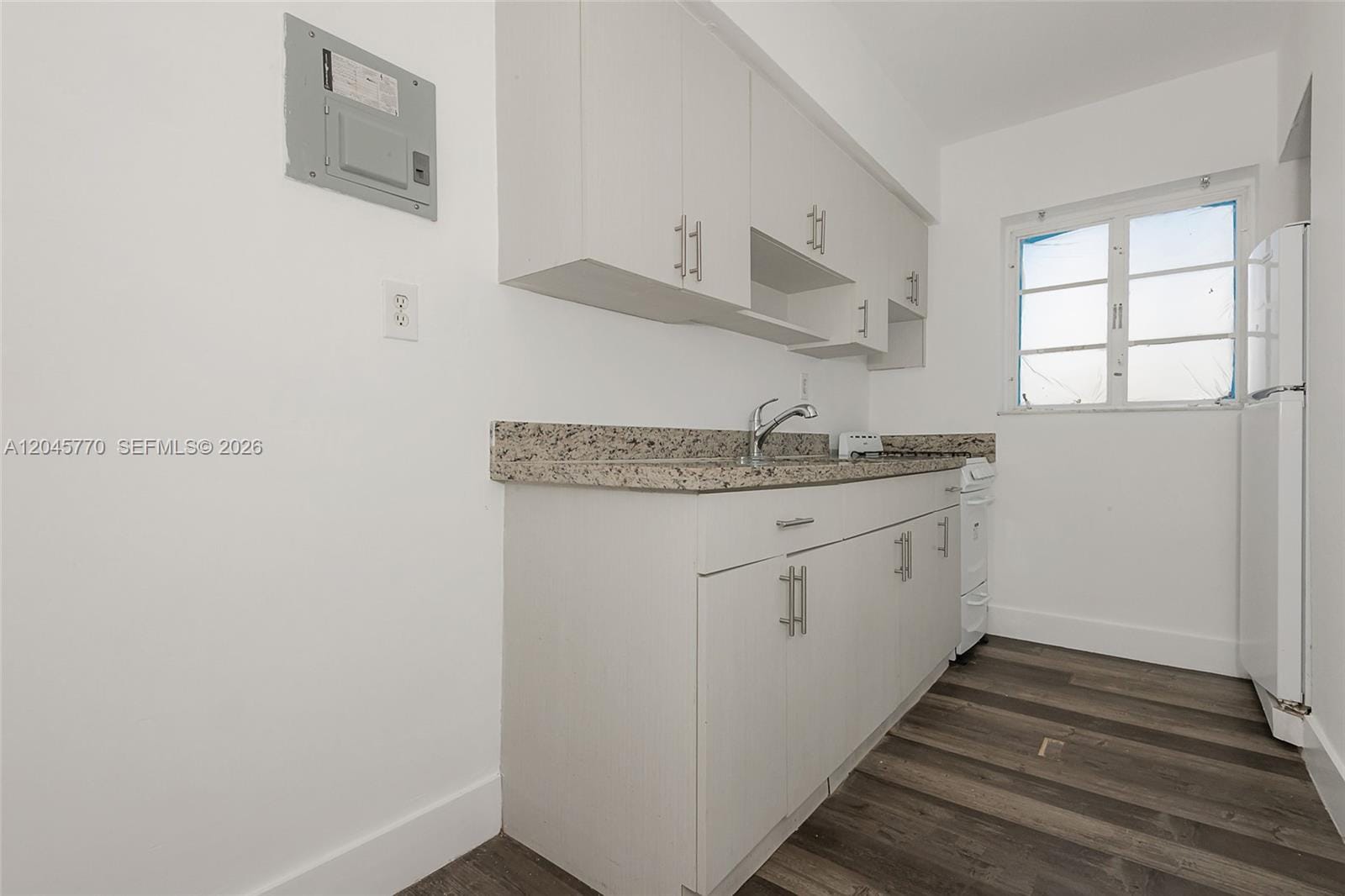 8340 Crespi Boulevard 20 — photo 5