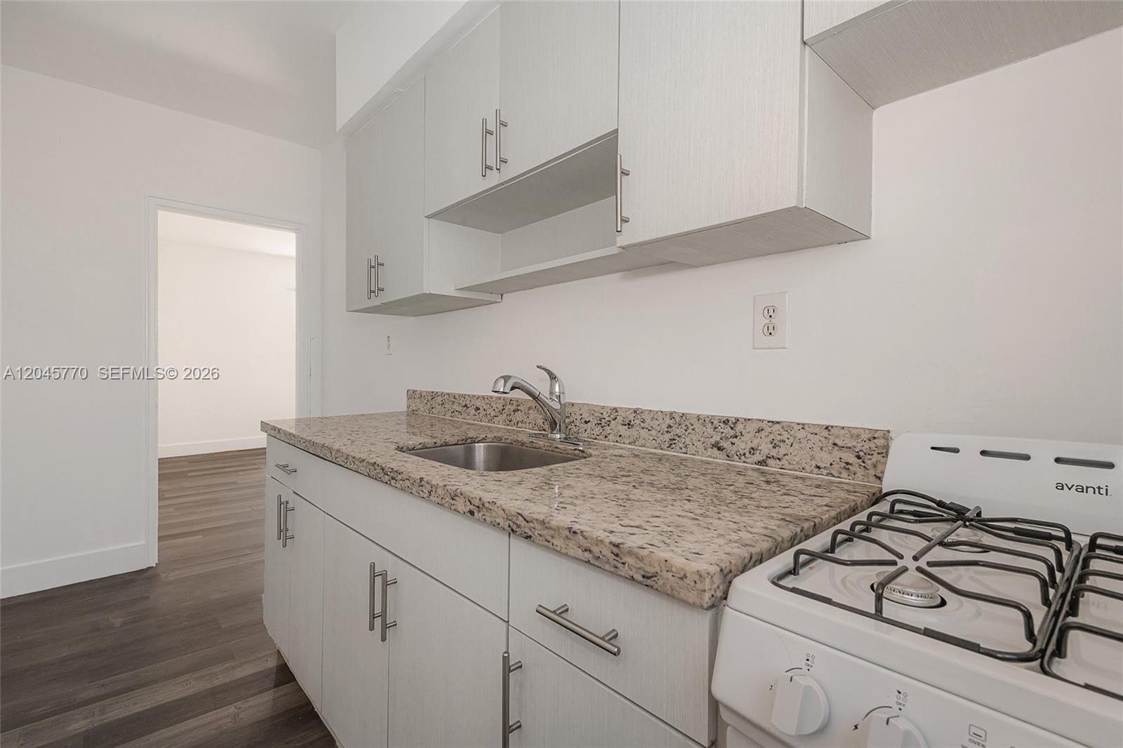 8340 Crespi Boulevard 20 — photo 7