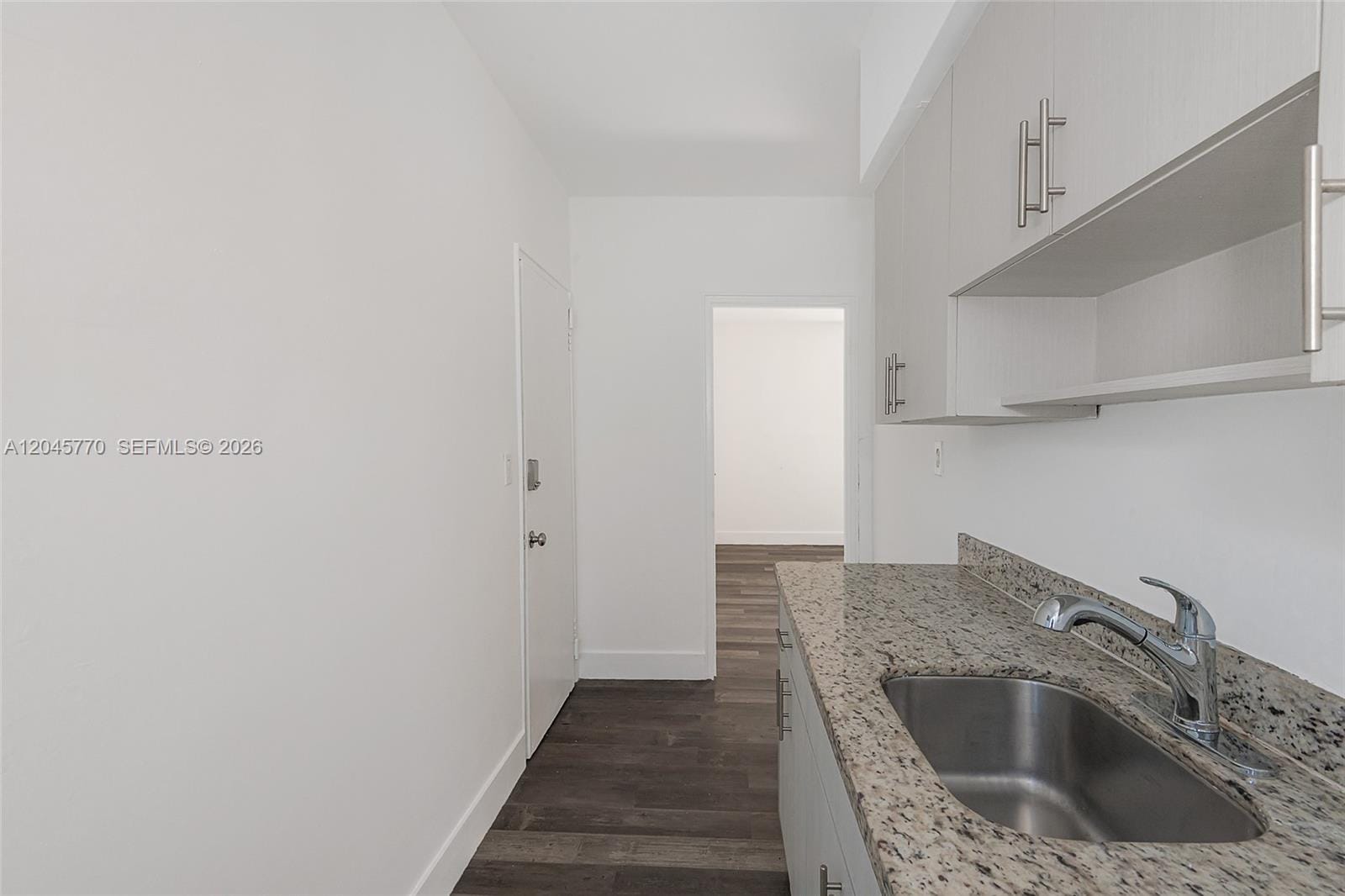 8340 Crespi Boulevard 20 — photo 9