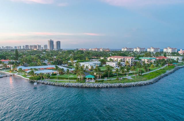 150 Inlet Way Ph, Palm Beach Shores, FL 33404