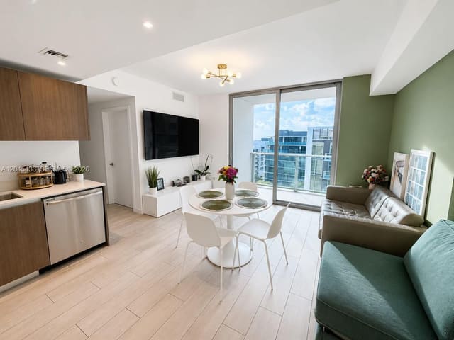 1600 SW 1st Avenue 906, Le Parc At Brickell, Miami, FL
