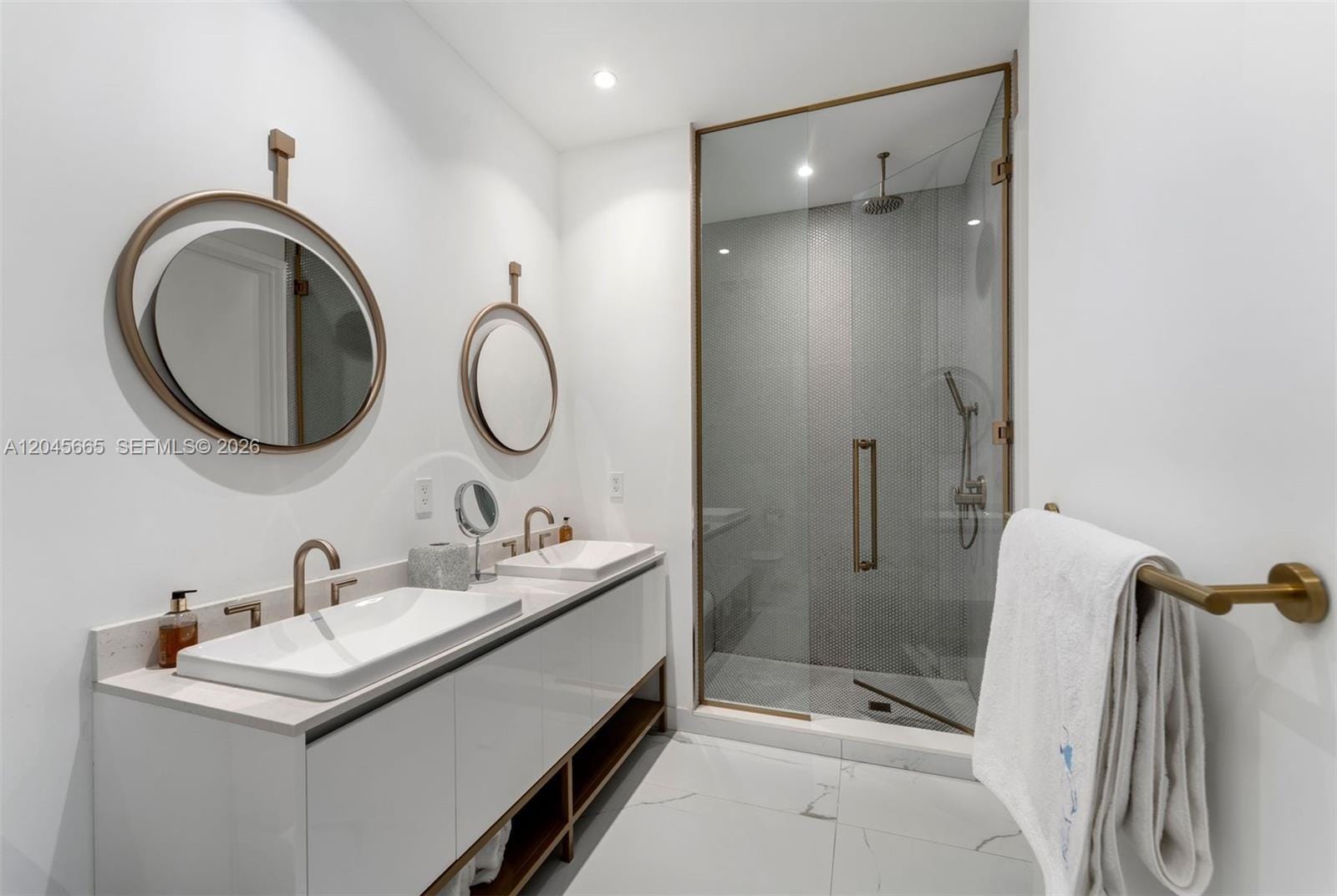 2655 S Bayshore Drive 908 — photo 11