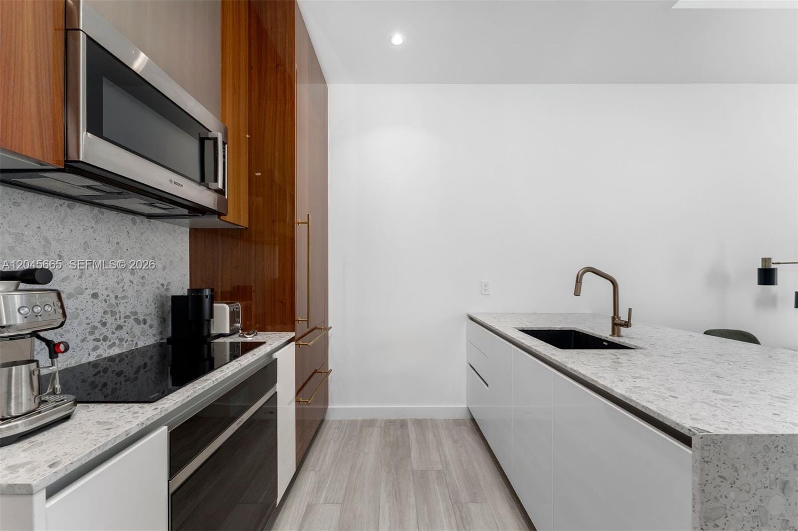 2655 S Bayshore Drive 908 — photo 4