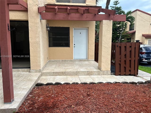 301 W Park Drive 101-11, Miami, FL 33172