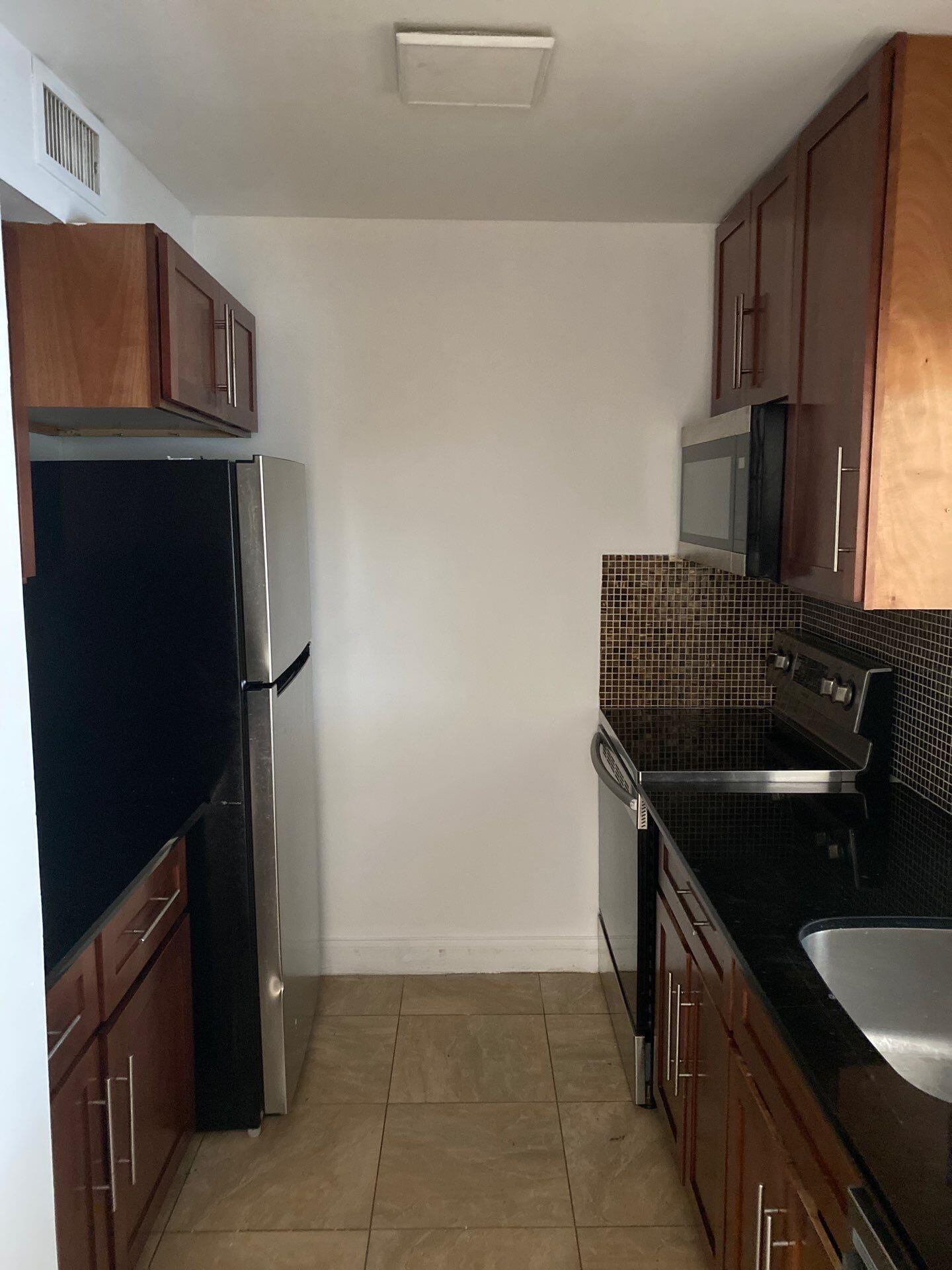 1444 Windsor Court 1 — photo 3