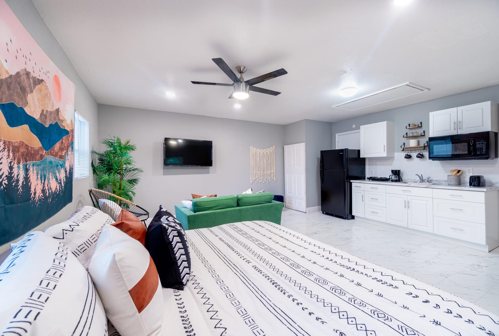 1831 SW Fears Avenue 2- Studio — photo 2