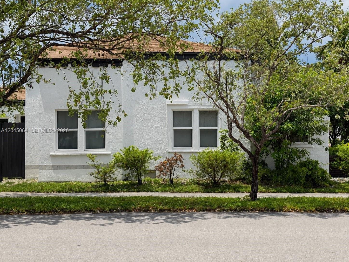 1700 Dewey Street — photo 3