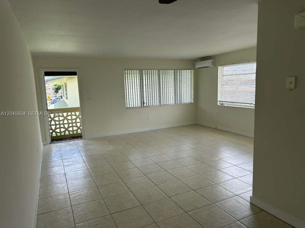 11925 NE 19th Drive 8 — photo 2