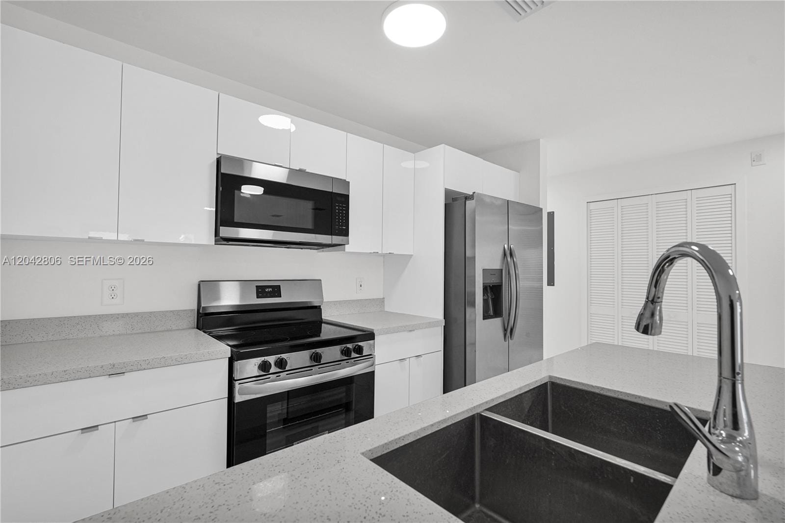 2729 NW 44 Street 2729 — photo 3