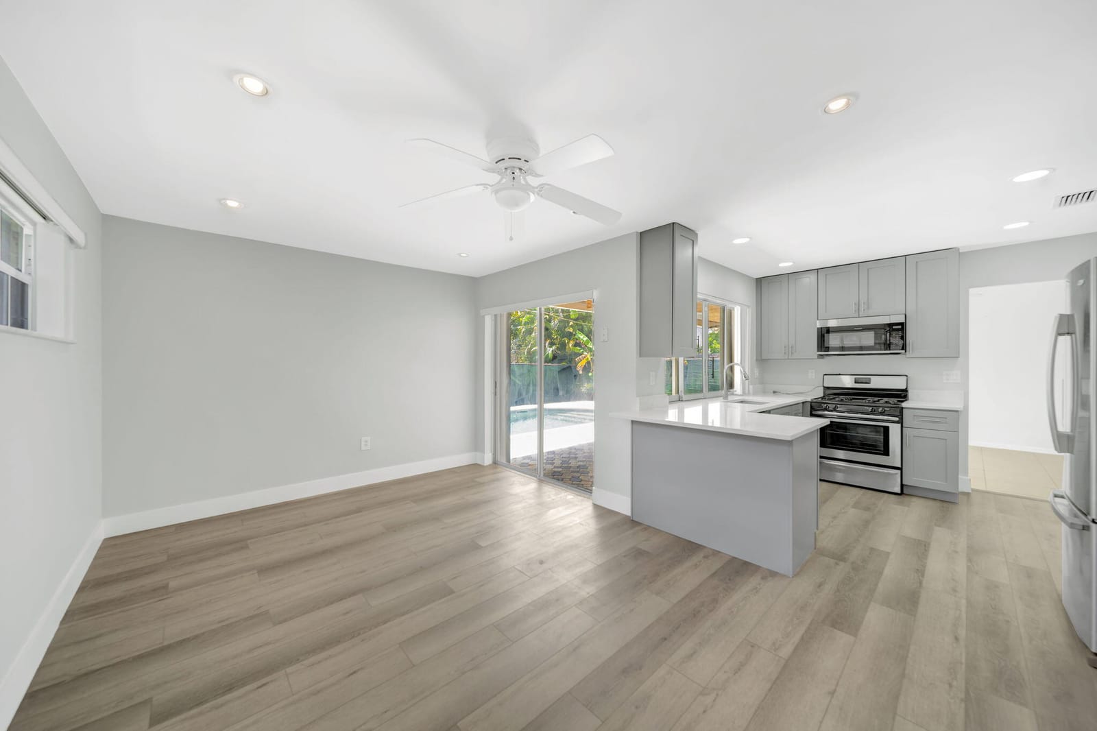 2545 NW 105th Lane, Sunrise, FL 33322 photo 4