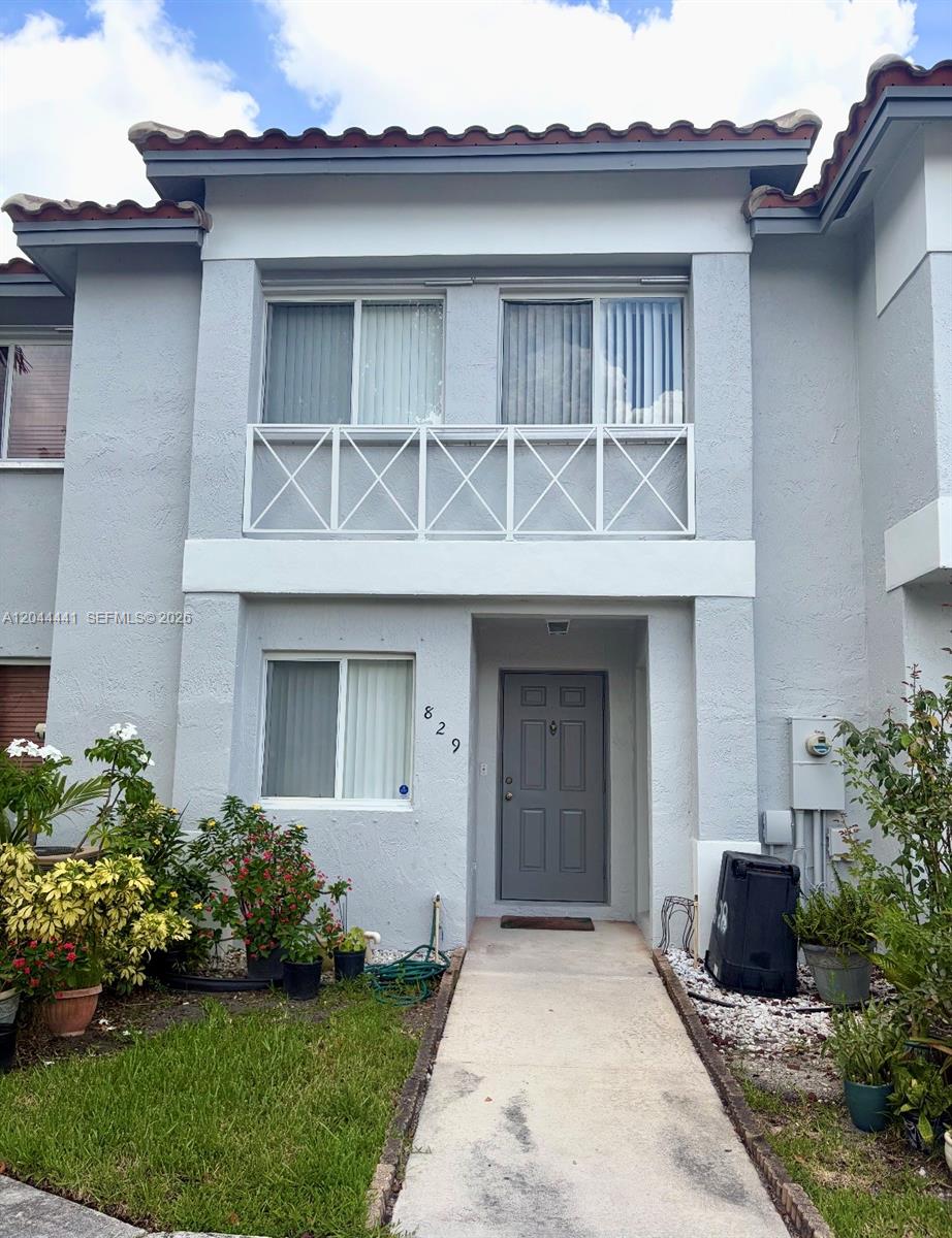829 NW 208th Way, Pembroke Pines, FL 33029