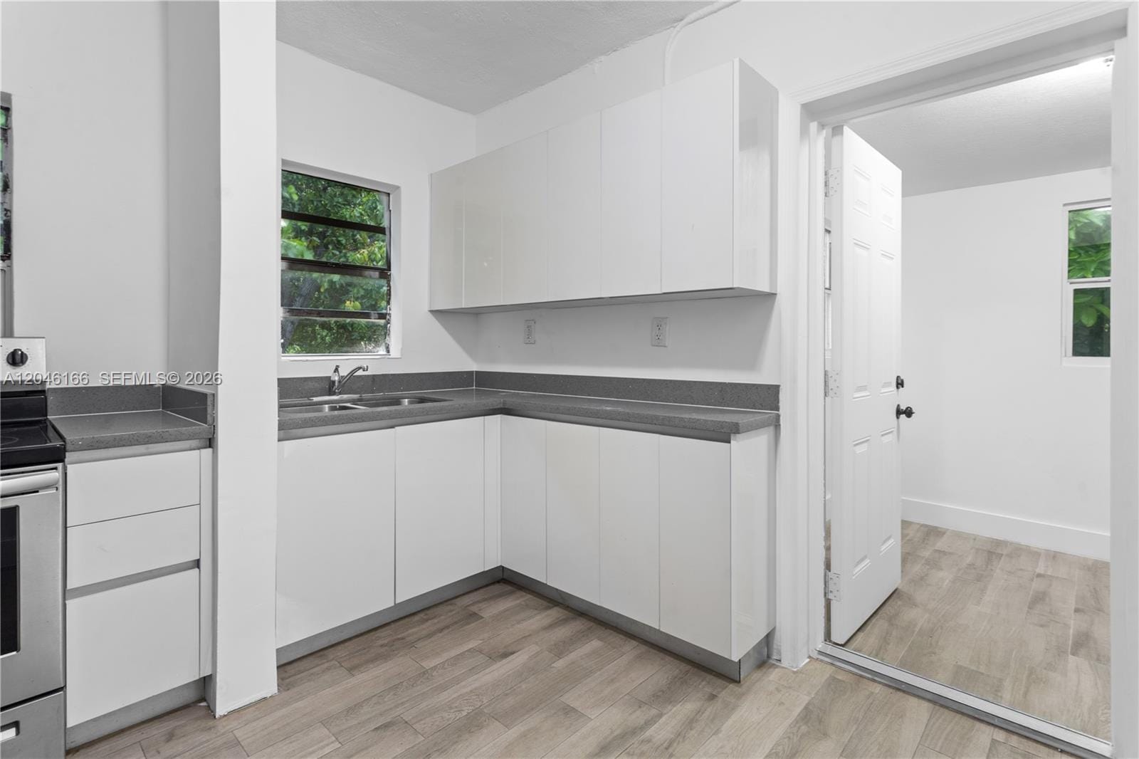 27 NE 60th Terrace 2 — photo 10