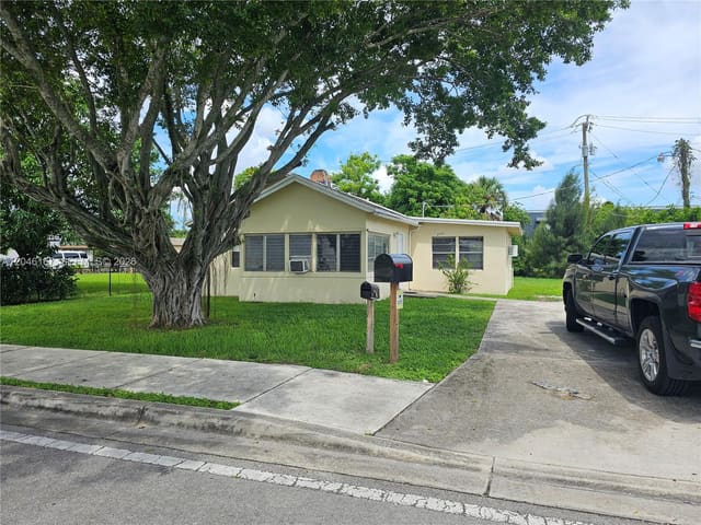 2121 NW 28th Street, Oakland Park, FL 33311