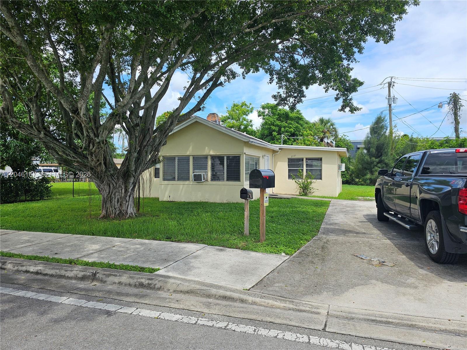 2121 NW 28th Street, Oakland Park, FL 33311