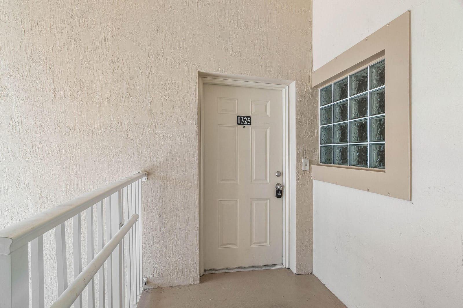 1161 Golden Lakes Boulevard 1325 — photo 3