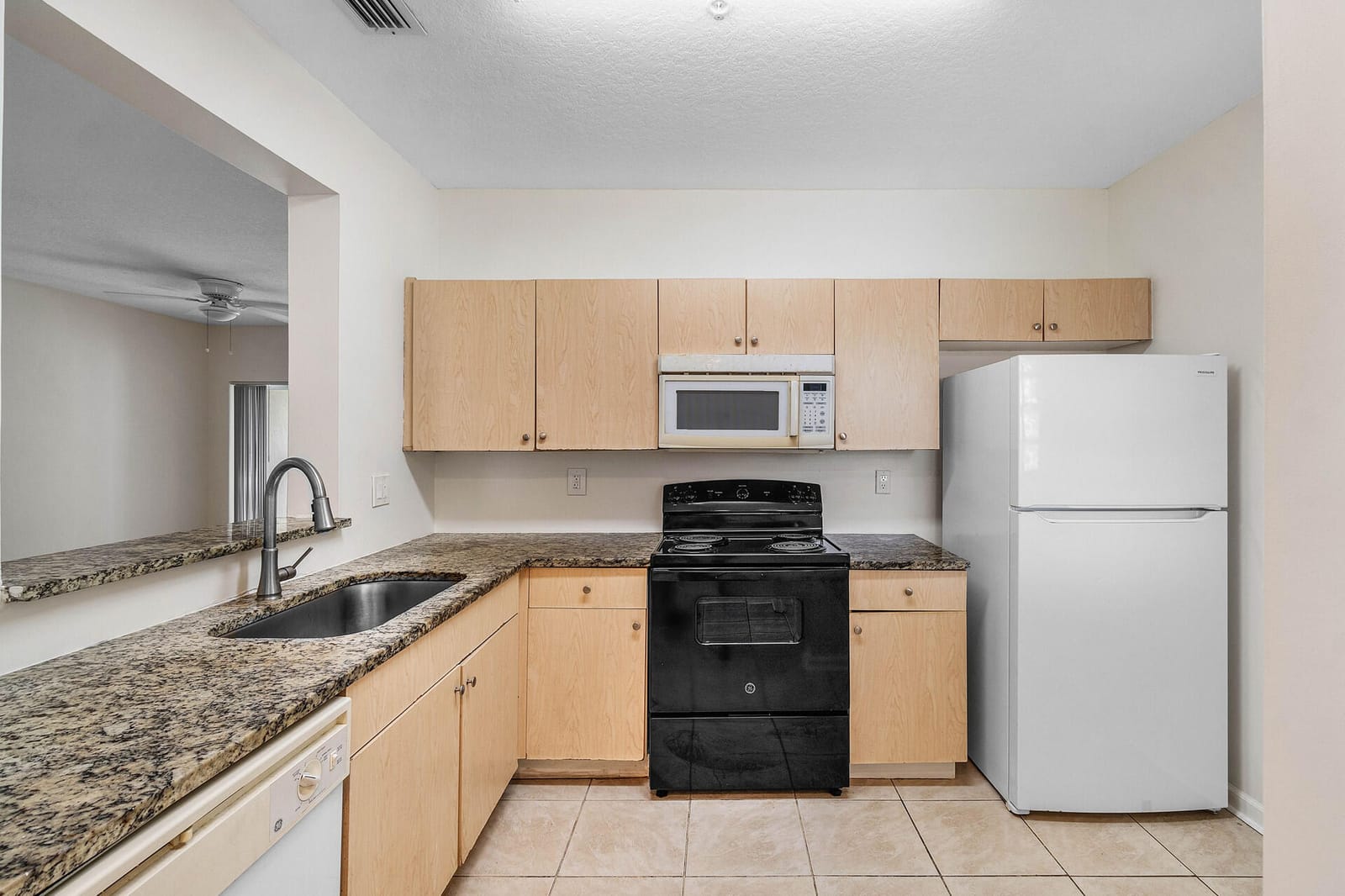 1161 Golden Lakes Boulevard 1325 — photo 4