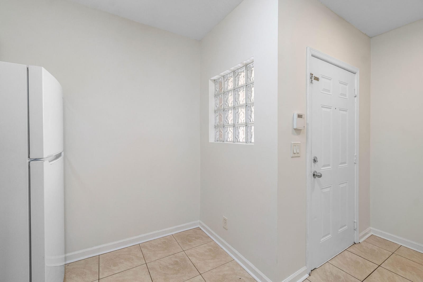 1161 Golden Lakes Boulevard 1325 — photo 5
