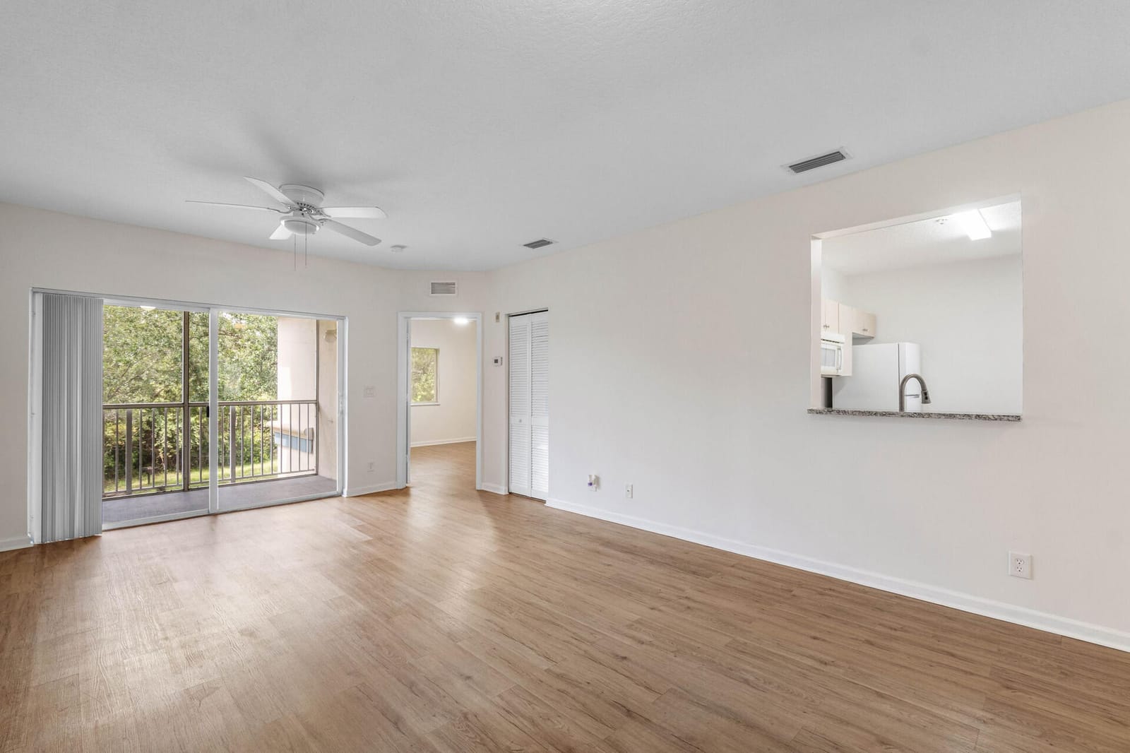 1161 Golden Lakes Boulevard 1325 — photo 10