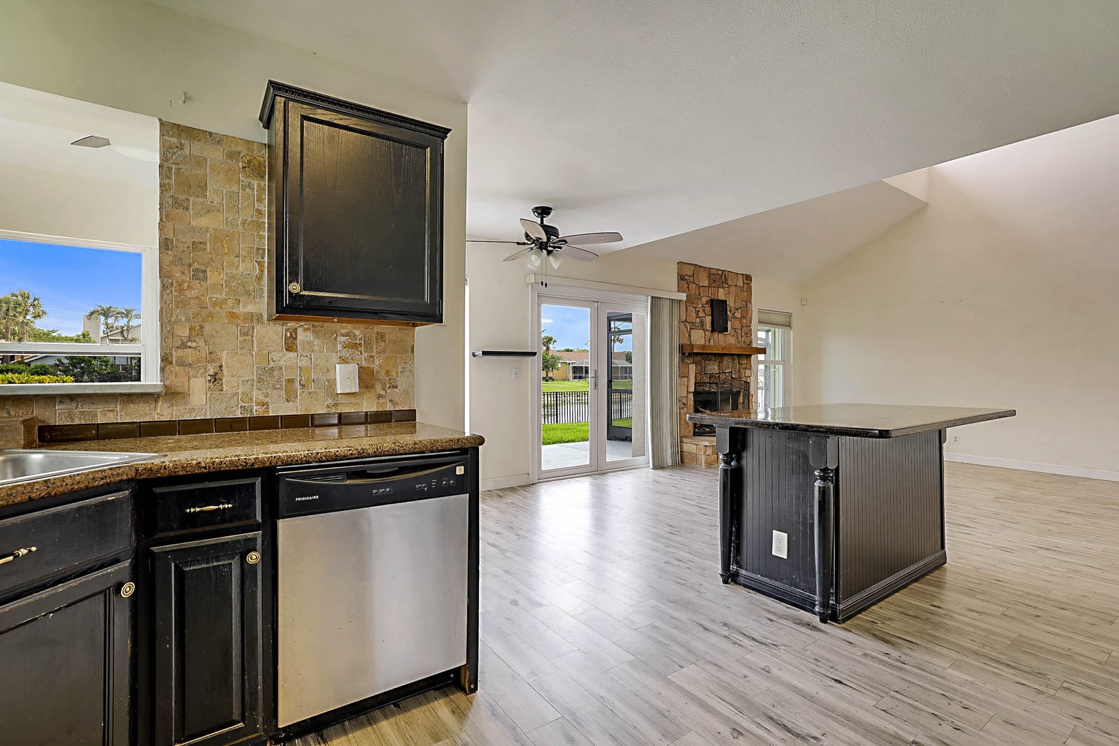 3570 Woods Walk Boulevard, Lake Worth, FL 33467 photo 12