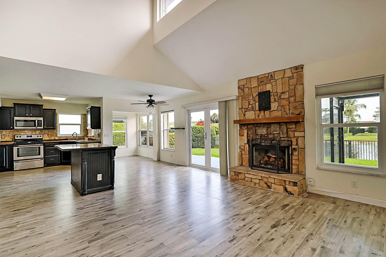 3570 Woods Walk Boulevard, Lake Worth, FL 33467 photo 17