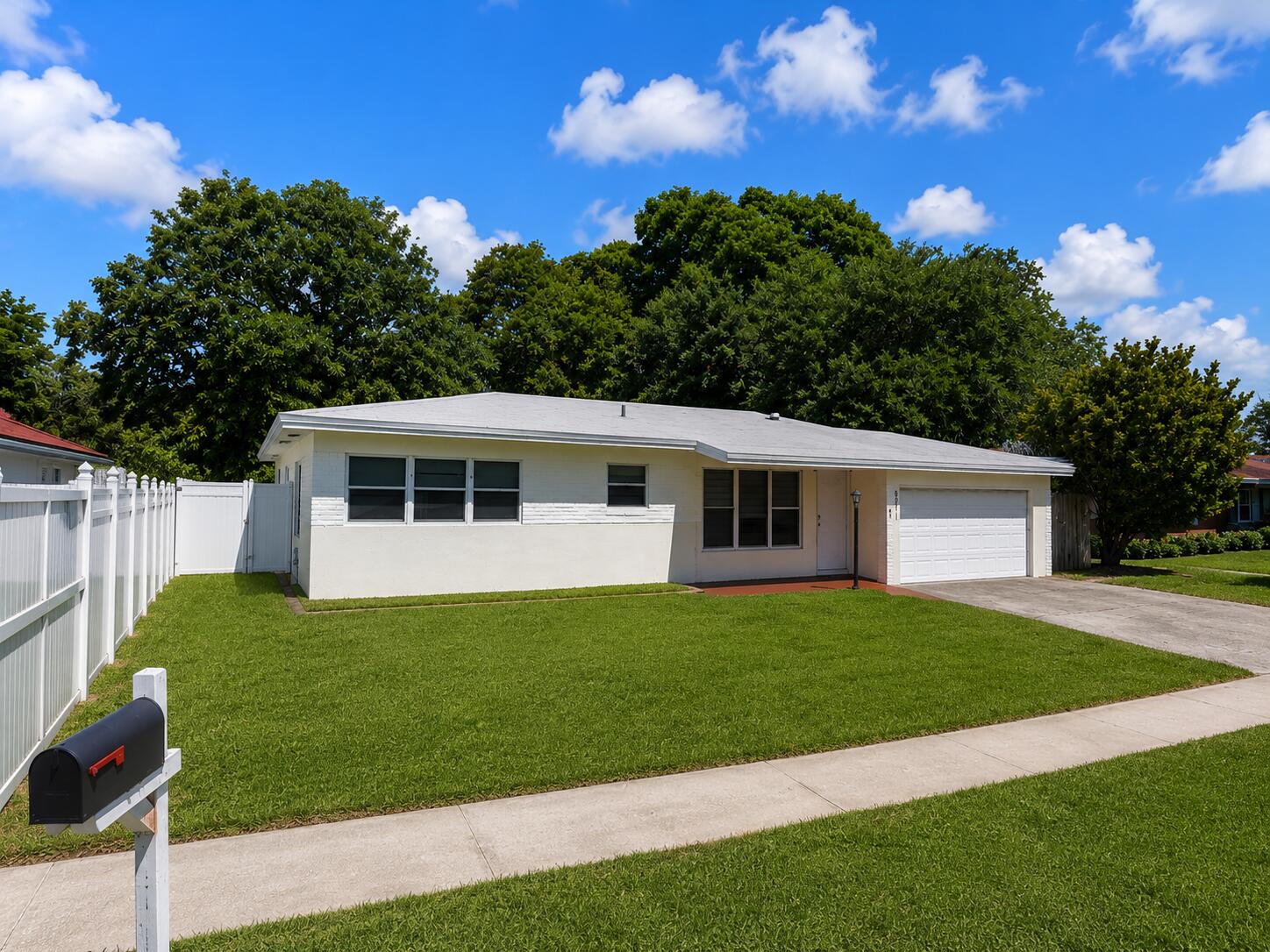 557 W Dayton Circle, Fort Lauderdale, FL 33312