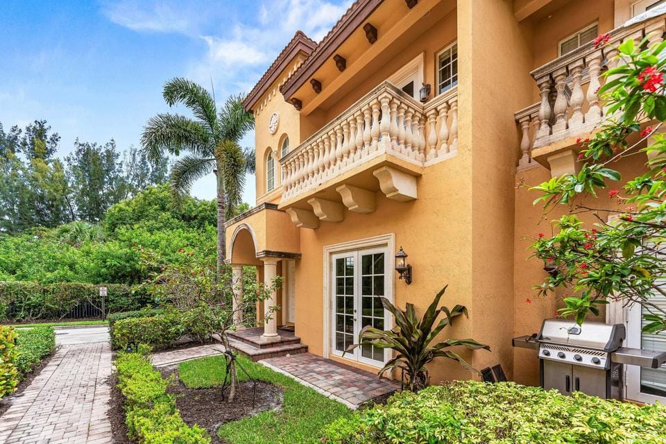 210 NE 69th Circle, Boca Raton, FL 33487 photo 1