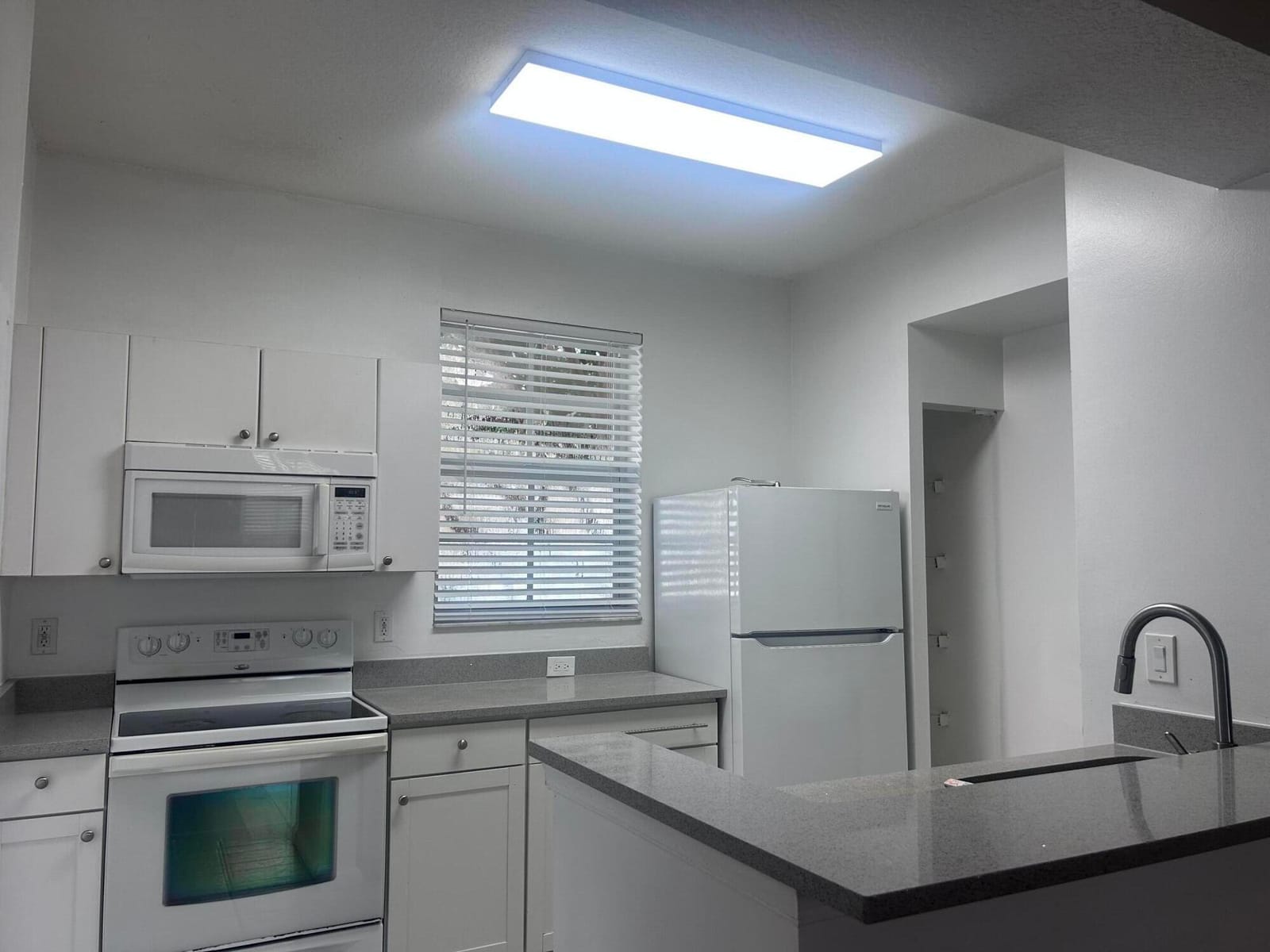 4736 Chancellor Drive 13, Jupiter, FL 33458 photo 4