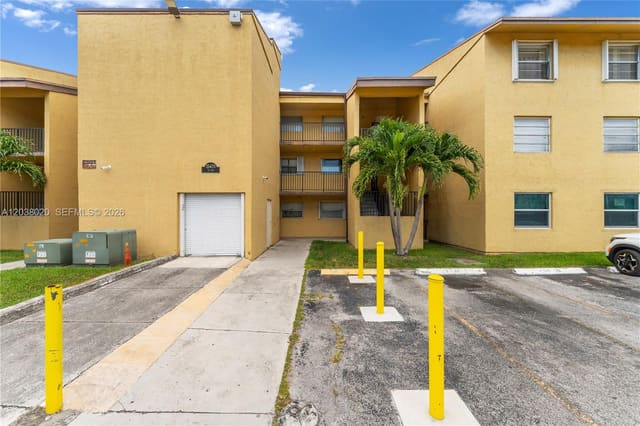 15470 SW 82nd Lane 327, Miami, FL 33193