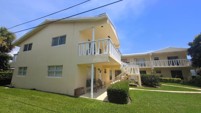 2755 NE 28th Avenue F1, Lighthouse Bay, Lighthouse Point, FL