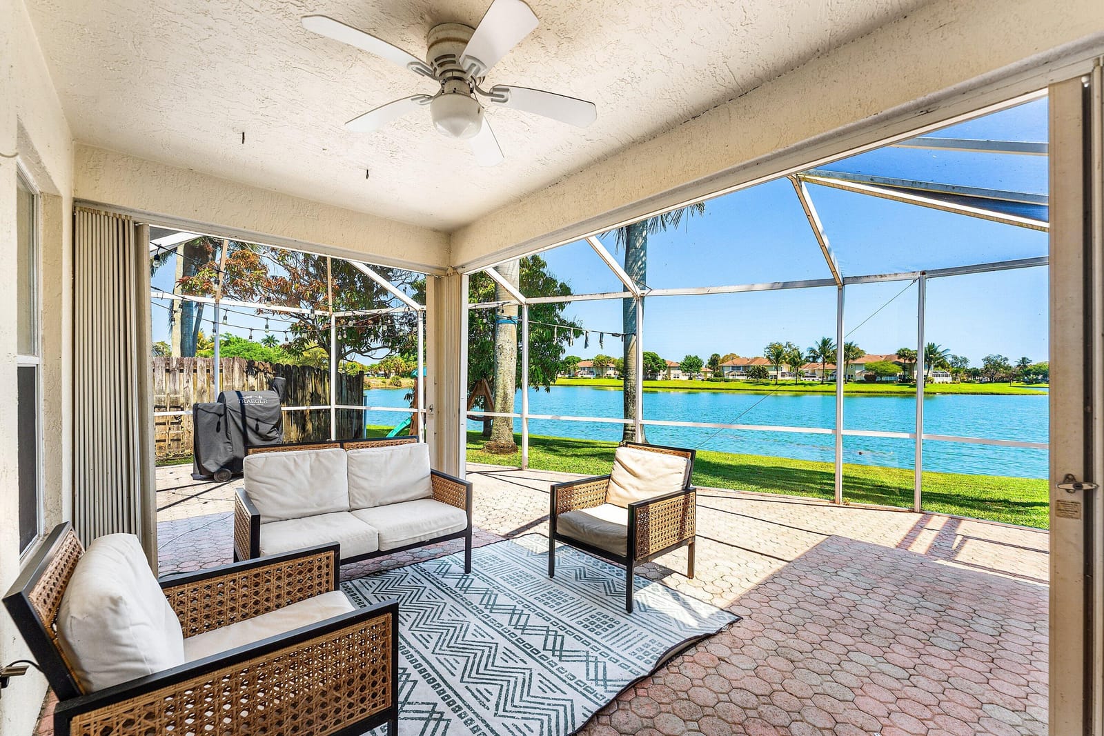 29 Swallow Drive, Boynton Beach, FL 33436 photo 2