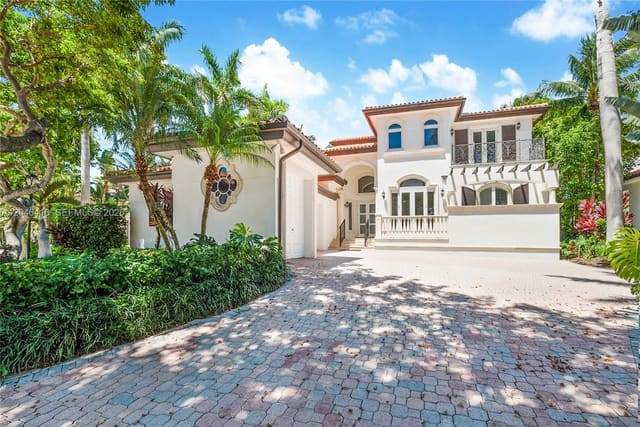13680 Deering Bay Drive 13680, Coral Gables, FL 33158