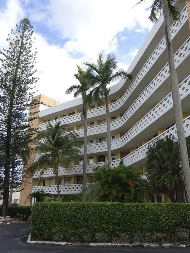 2400 NE 9th Street 402, Fort Lauderdale, FL 33304