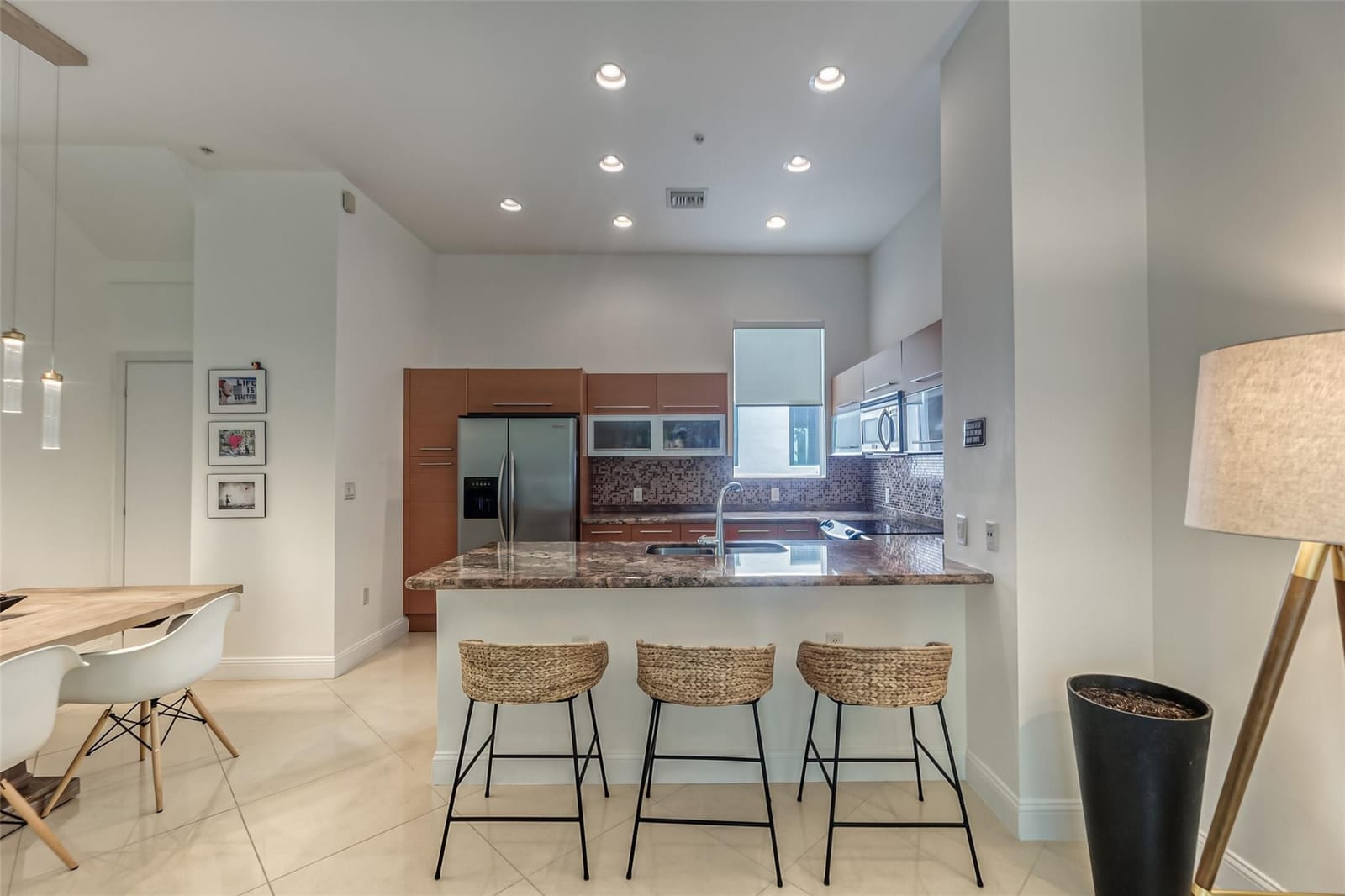 727 NE 4th Avenue — photo 8