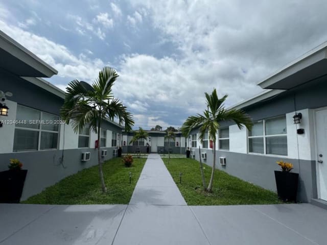 2300 Douglas Street 1, Hollywood, FL 33020