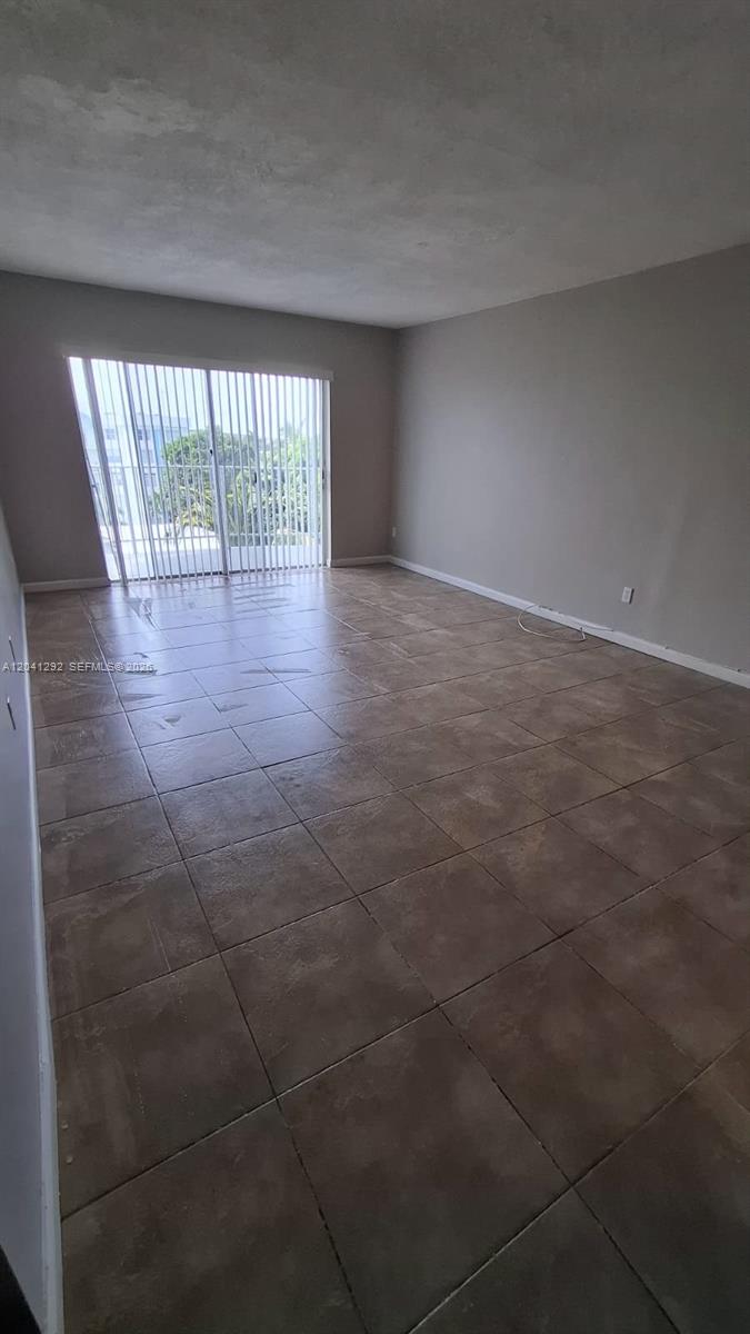 496 NW 165th St Road D612, Miami, FL 33169