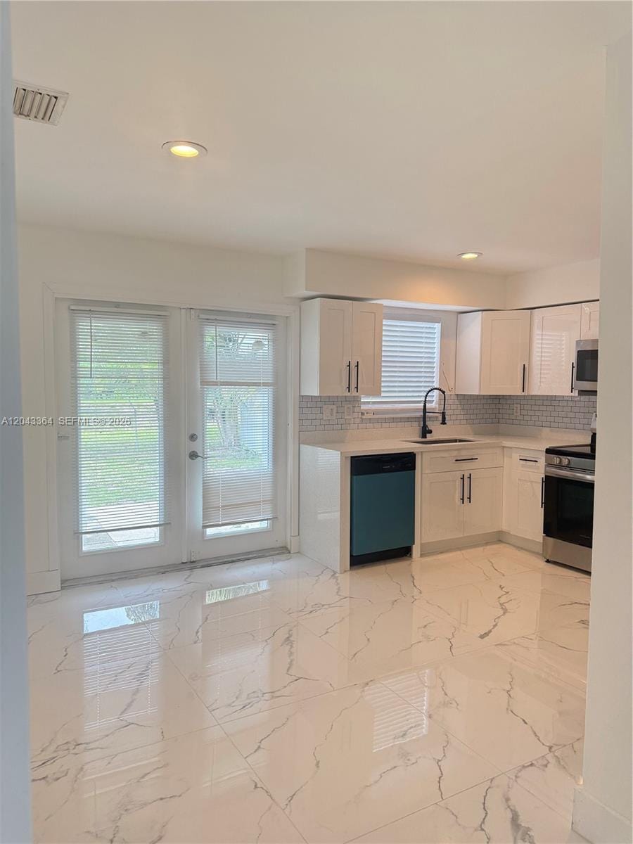 96 Caroline Drive, West Palm Beach, FL 33415 photo 4