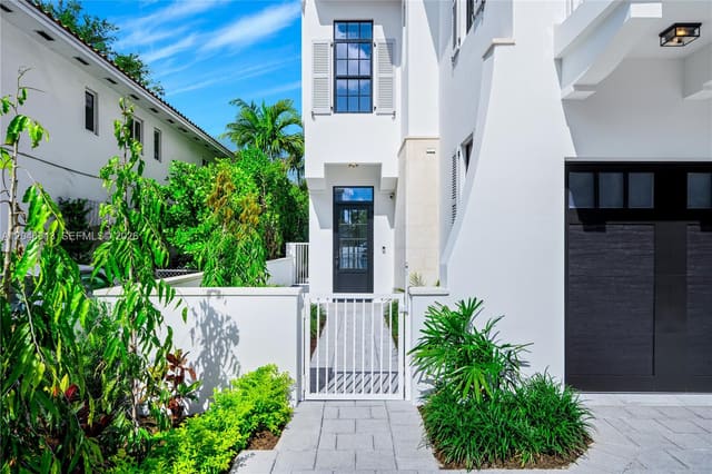 2710 S Le Jeune Road, Coral Gables, FL 33134