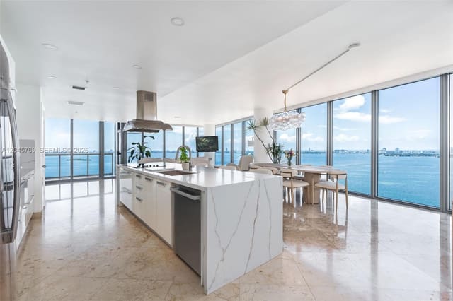 601 NE 36th Street 3112, Miami, FL 33137