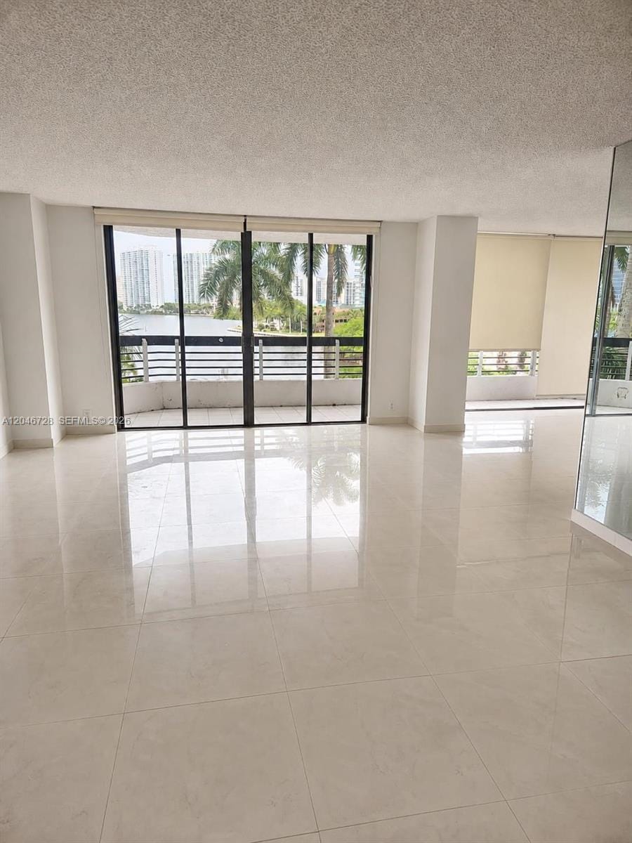 3530 Mystic Pointe Drive 405 — photo 3
