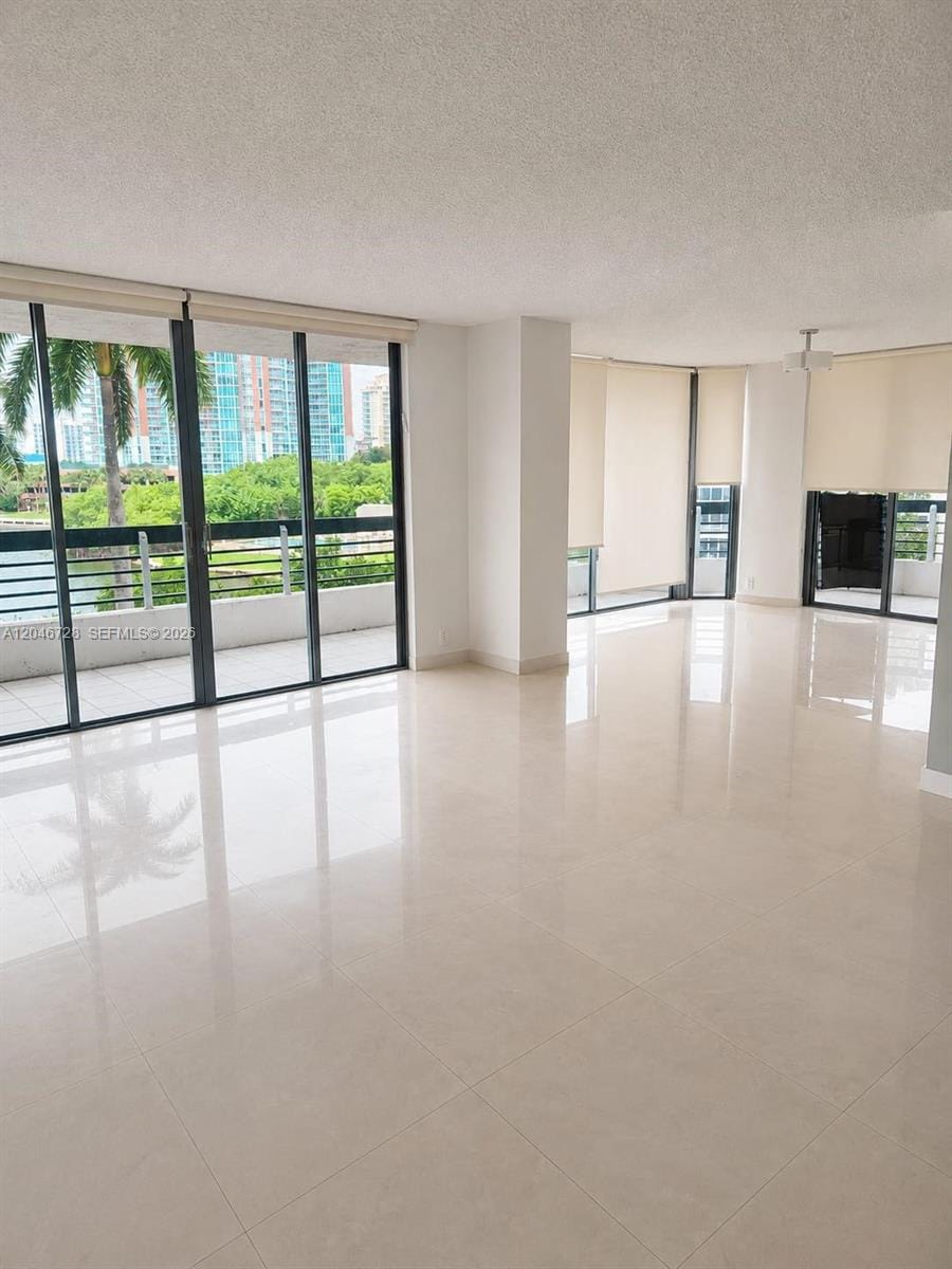 3530 Mystic Pointe Drive 405 — photo 4