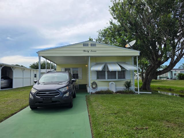 37 Los Lagos Road, Spanish Lakes Riverfront, Port St. Lucie, FL