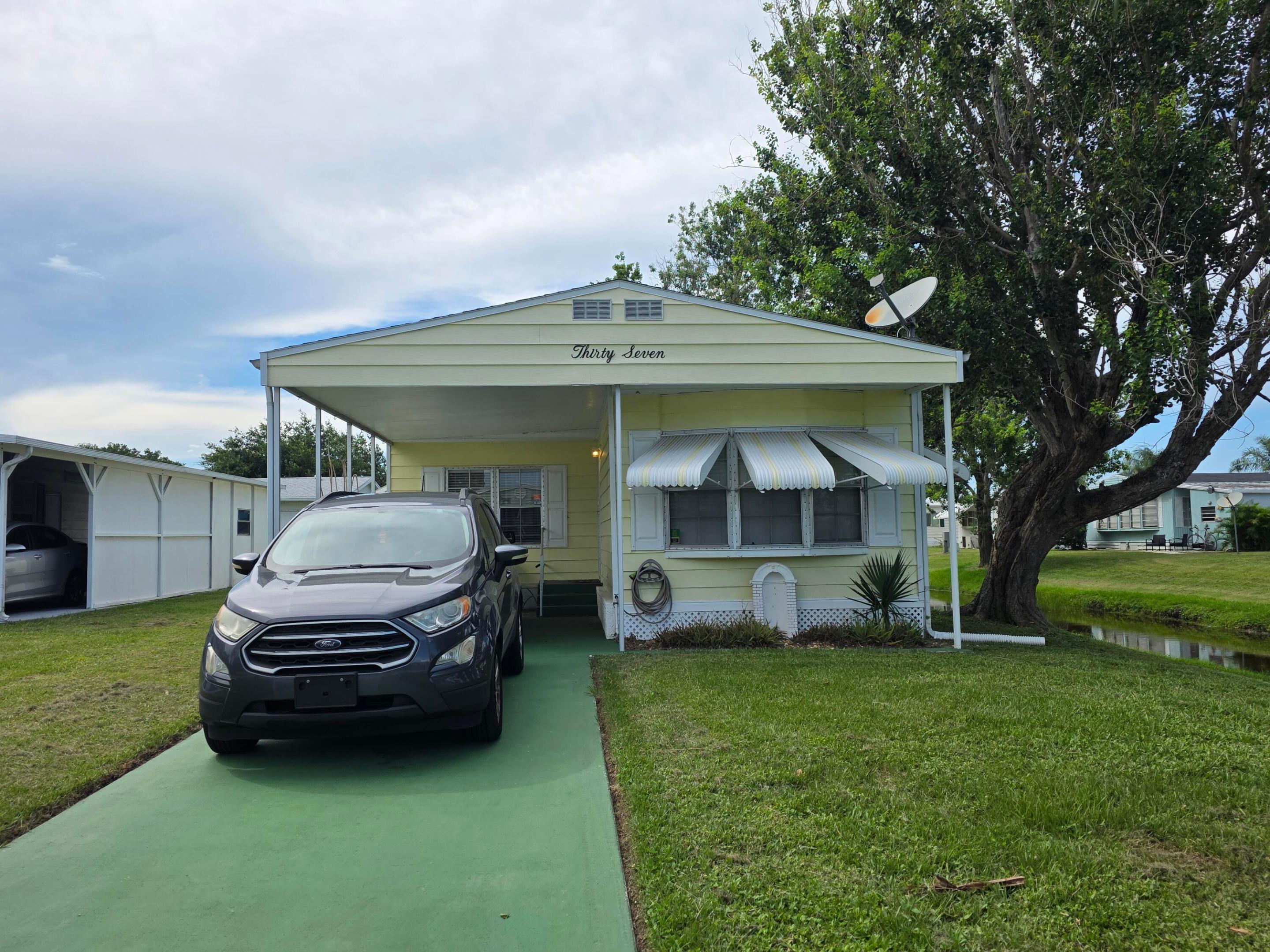37 Los Lagos Road, Port St. Lucie, FL 34952