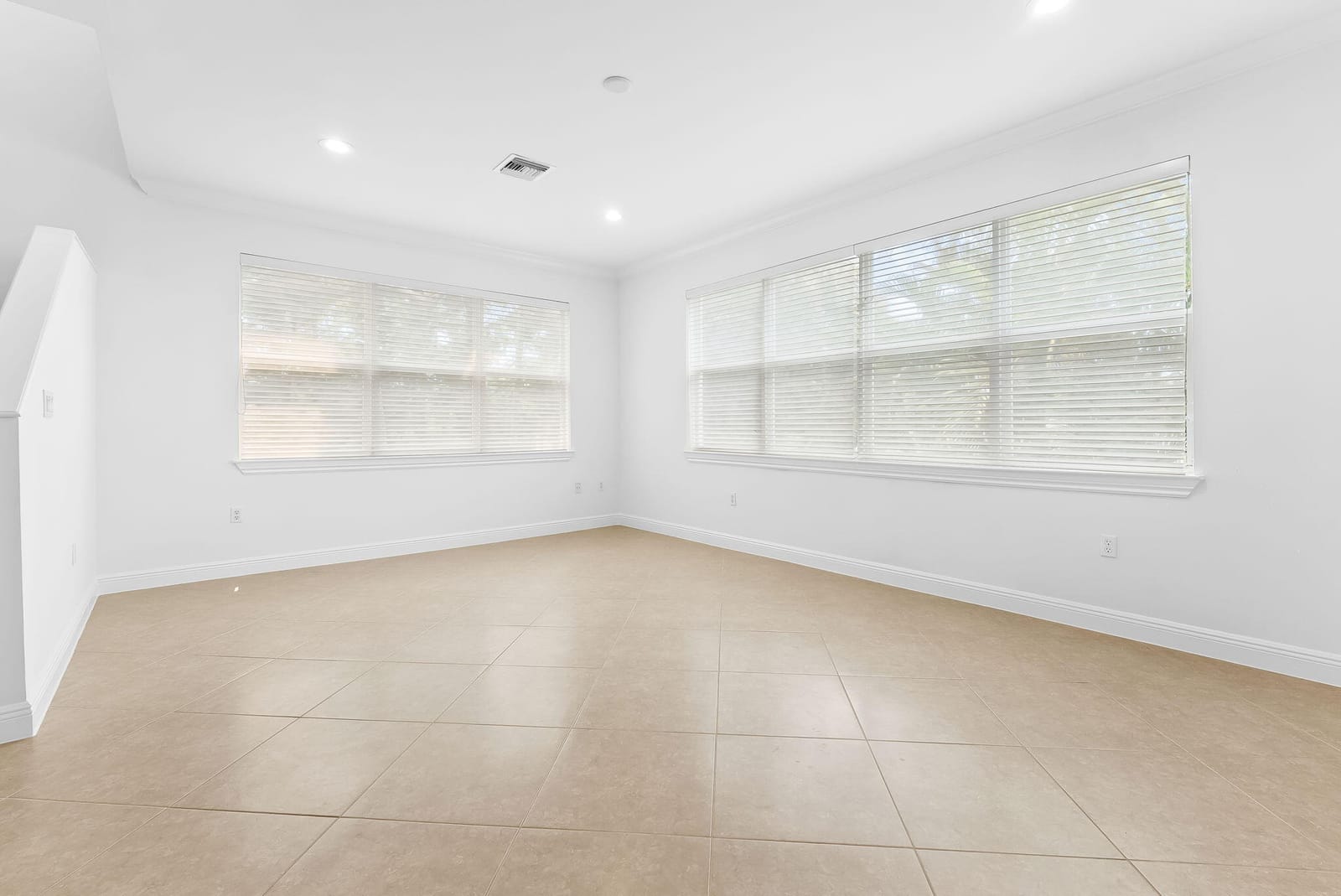 725 SW 4th Avenue — photo 2