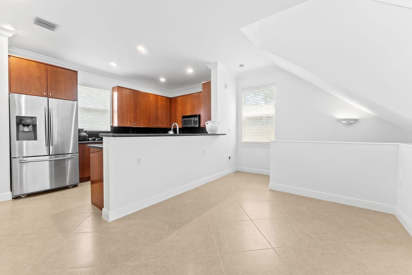 725 SW 4th Avenue — photo 3