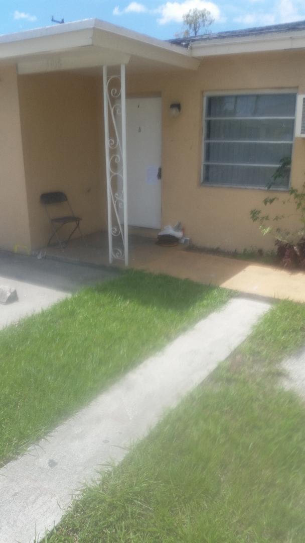 5918 N Wiley Street N A-b, Hollywood, FL 33023