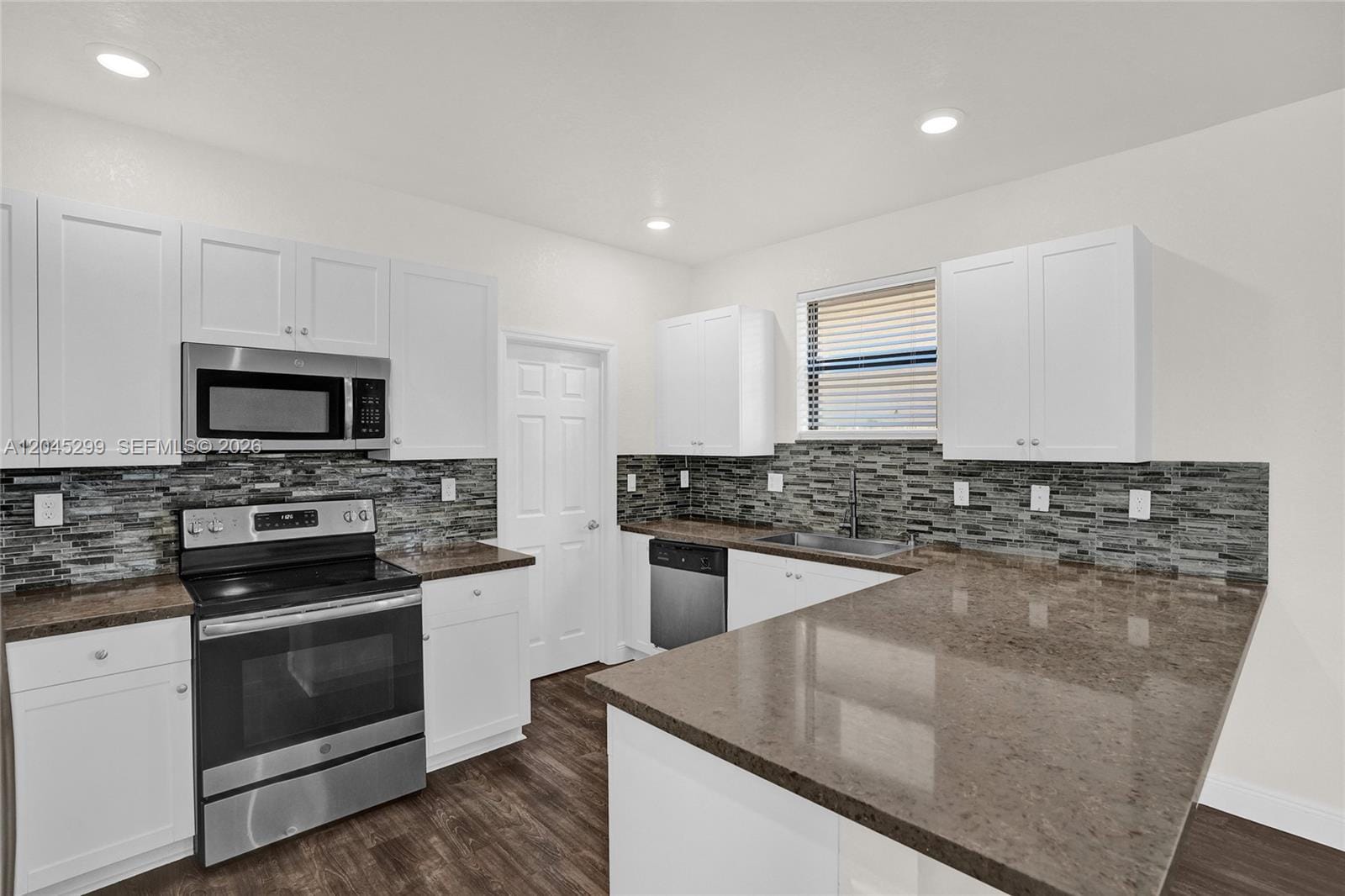 2502 NE 1st Street 0 — photo 11