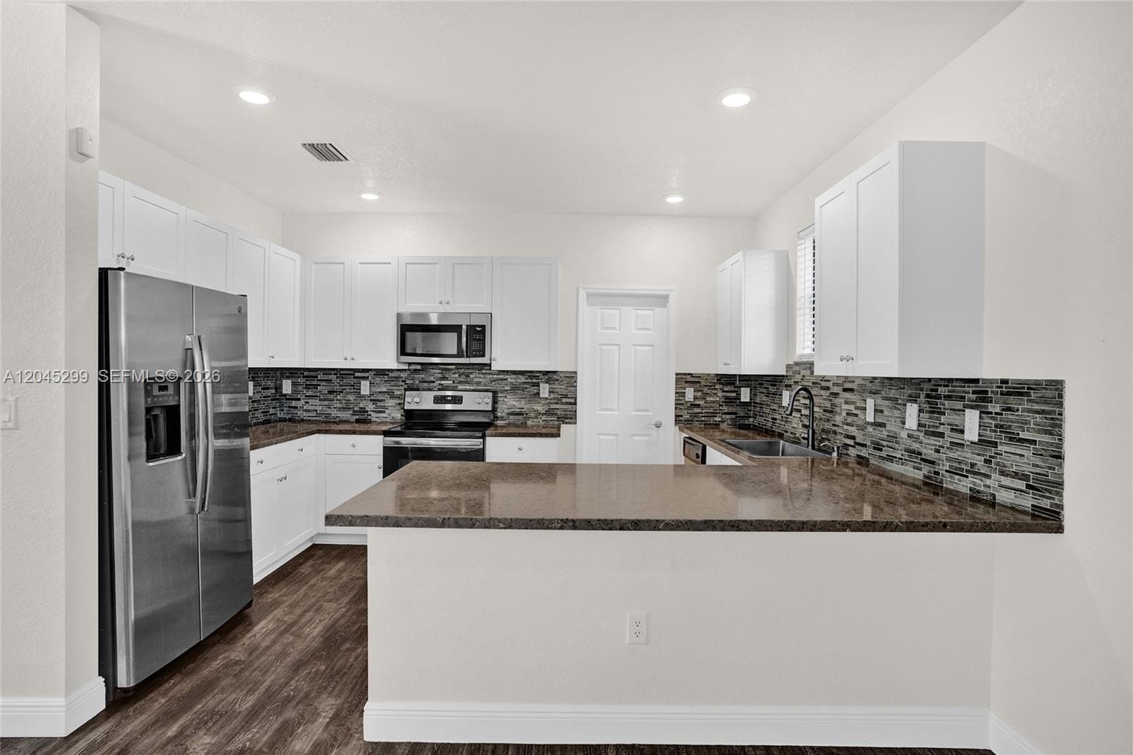 2502 NE 1st Street 0 — photo 9