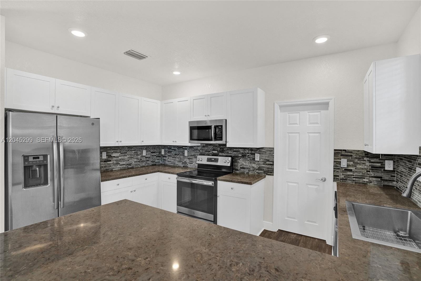 2502 NE 1st Street 0 — photo 10